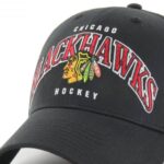 Detail na logo na ŠILTOVKE NHL CHICAGO BLACKHAWKS 47 BRAND BROADFIELD BK